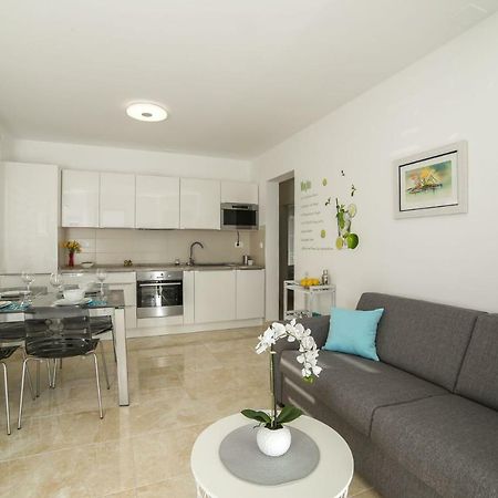 Amazing Luxury 4Star Apartment Laura San Pietro di Brazza Esterno foto